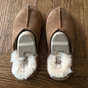 BNWT UGG slippers